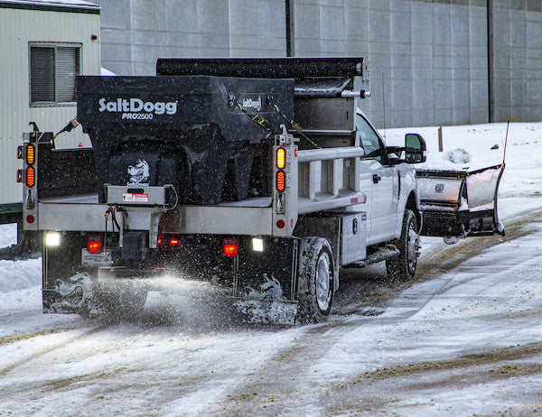 Load image into Gallery viewer, SALTDOGG® PRO ELECTRIC POLY HOPPER SPREADER WITH PINTLE CHAIN CONVEYOR