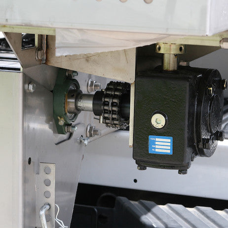 Load image into Gallery viewer, SALTDOGG® GAS STAINLESS HOPPER SPREADER WITH PINTLE CHAIN CONVEYOR
