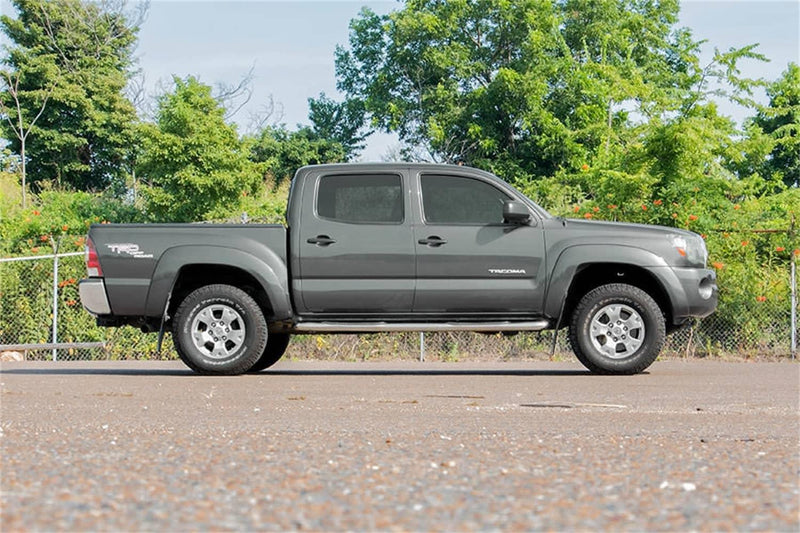 Load image into Gallery viewer, Rough Country 2 Inch Leveling Kit, Aluminum, Red - 2005-2023 Toyota Tacoma
