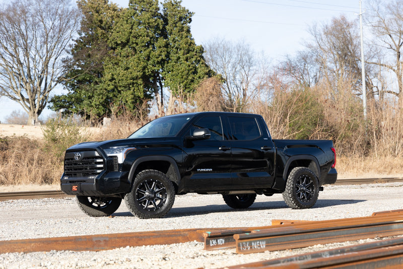 Load image into Gallery viewer, Rough Country 1.75 Inch Leveling Kit - 2022-2026 Toyota Tundra
